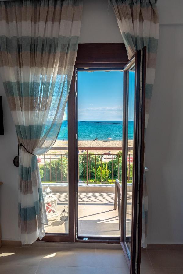 Dimi Seafront Apartment By Rentals Pro Services - Nea Moudania Eksteriør billede